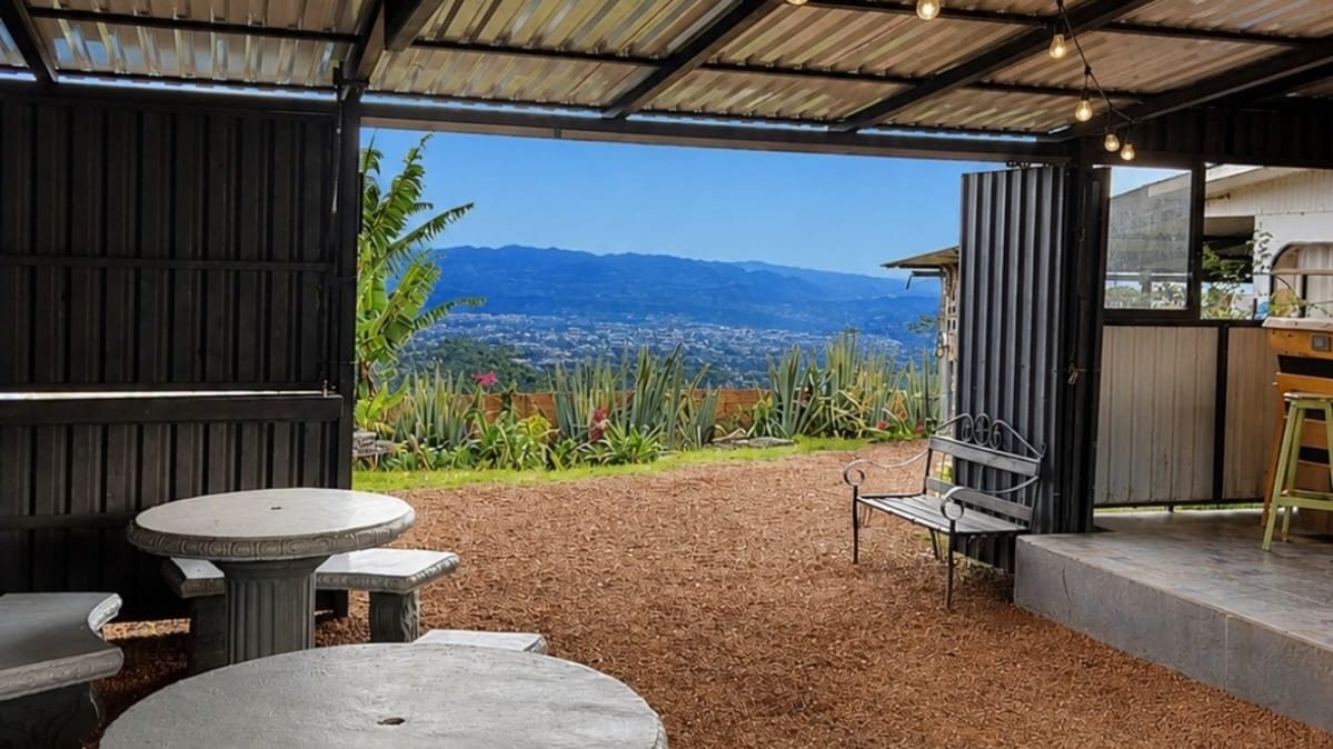 Rancho abierto hacia la vista del valle
